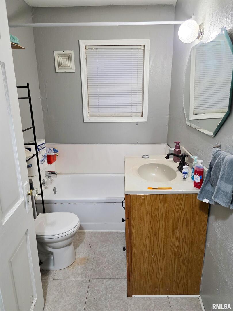 1037 East 3rd Street Flora, IL 62839 - Photo 34 of 47