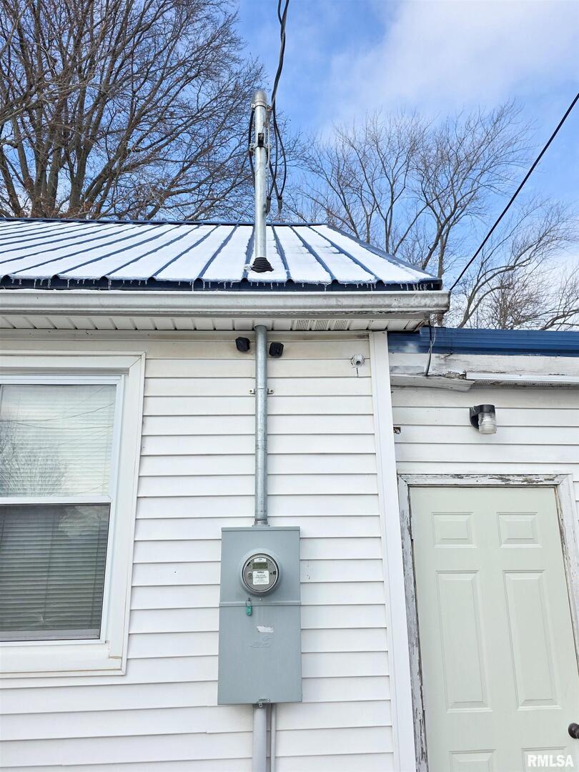 1037 East 3rd Street Flora, IL 62839 - Photo 40 of 47