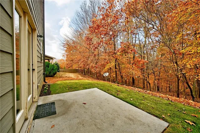 a view of a backyard with pathway