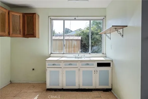 a picture of a wall with a building