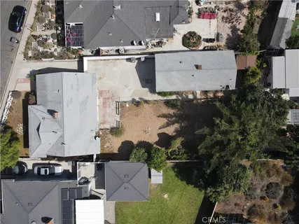 a view of a houses with a yard