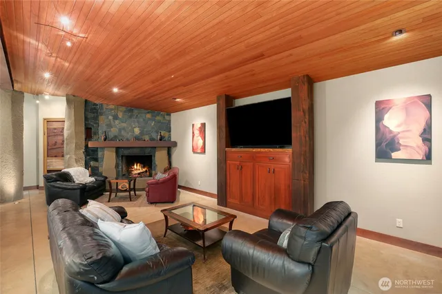 $2,100,000 | 4827 38th Street Northwest, Gig Harbor, WA 98335