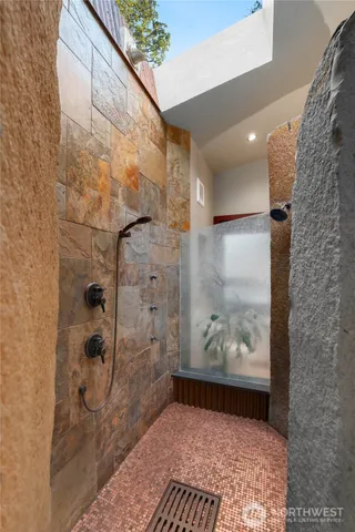 $2,100,000 | 4827 38th Street Northwest, Gig Harbor, WA 98335