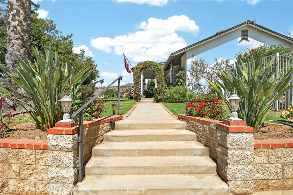 15091 Golden Star Avenue Riverside, CA 92506 - Photo 12 of 55