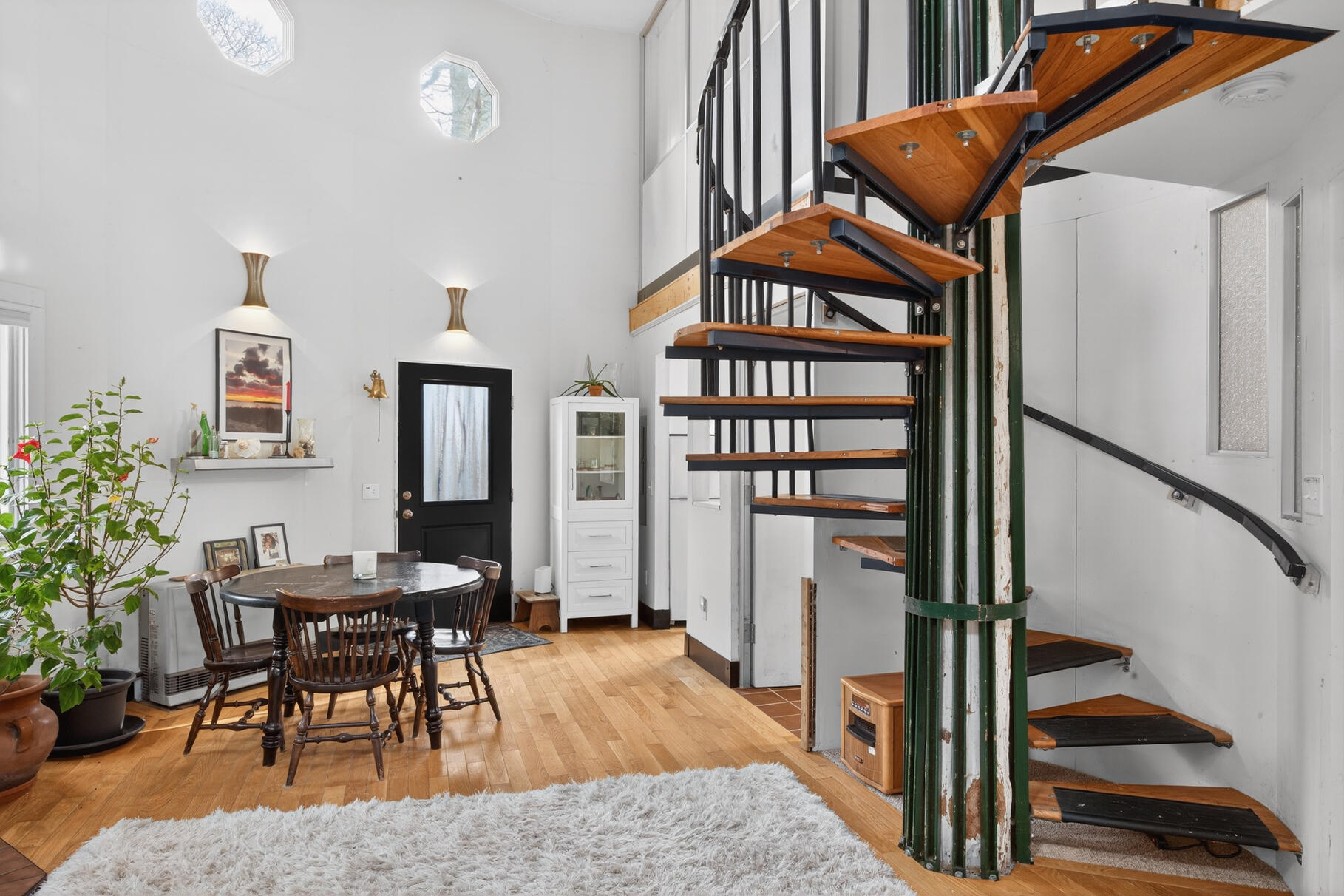 19 Old Bridge Road Truro, MA 02666 - Photo 4 of 27 a view of a livingroom with furniture and workspace