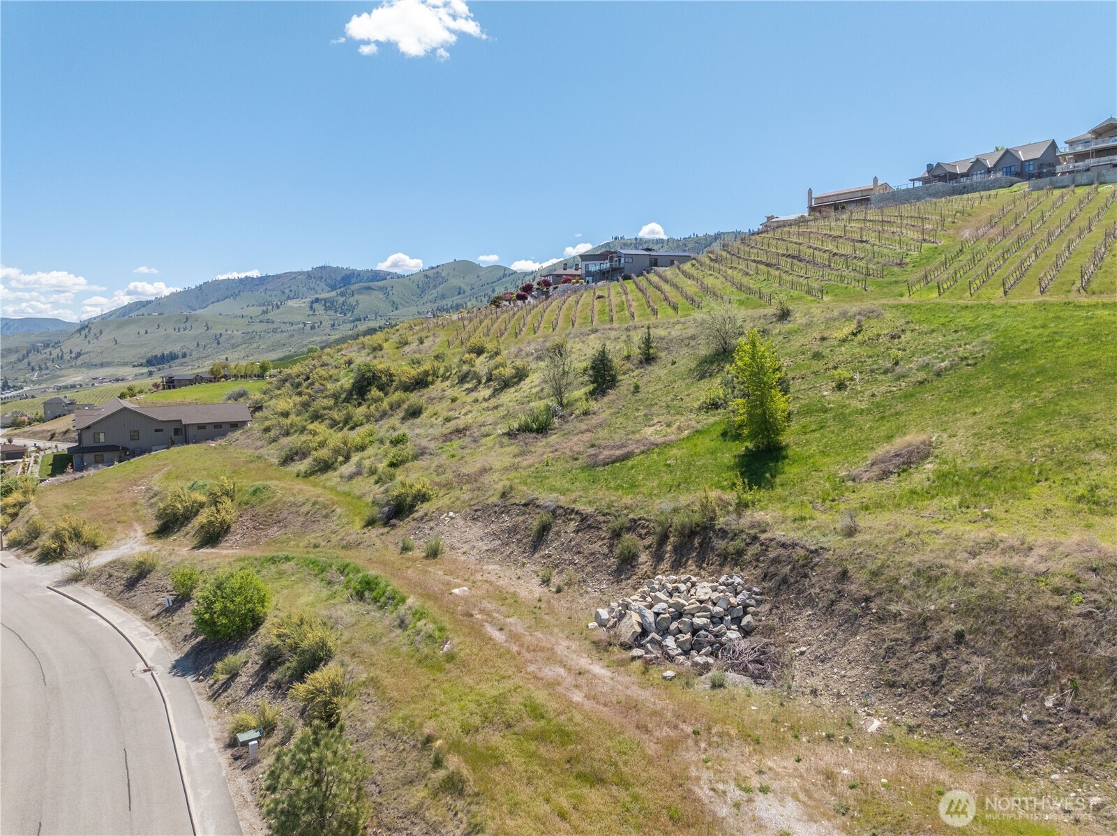 306 Clos Chevalle Road Chelan, WA 98816 - Photo 9 of 28