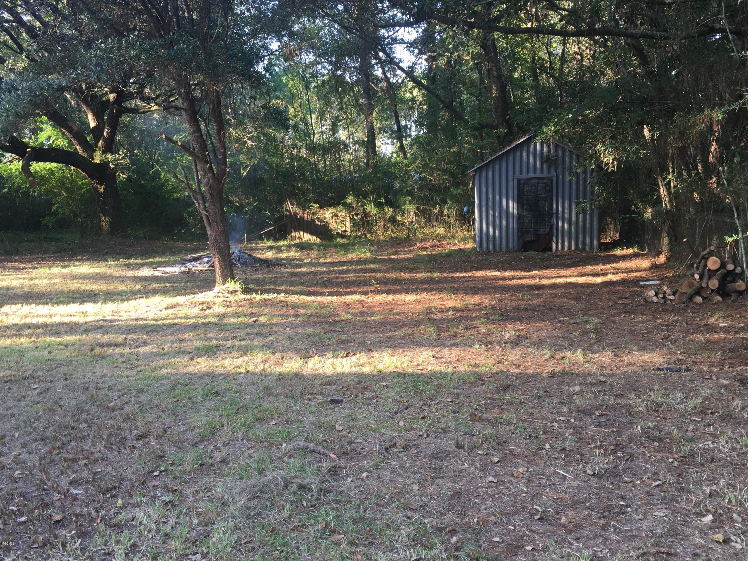 3717 Fieldworth Road Moss Point, MS 39562 - Photo 5 of 23 8D4F2FC1-7BD2-4958-83F3-55889B2EE22D