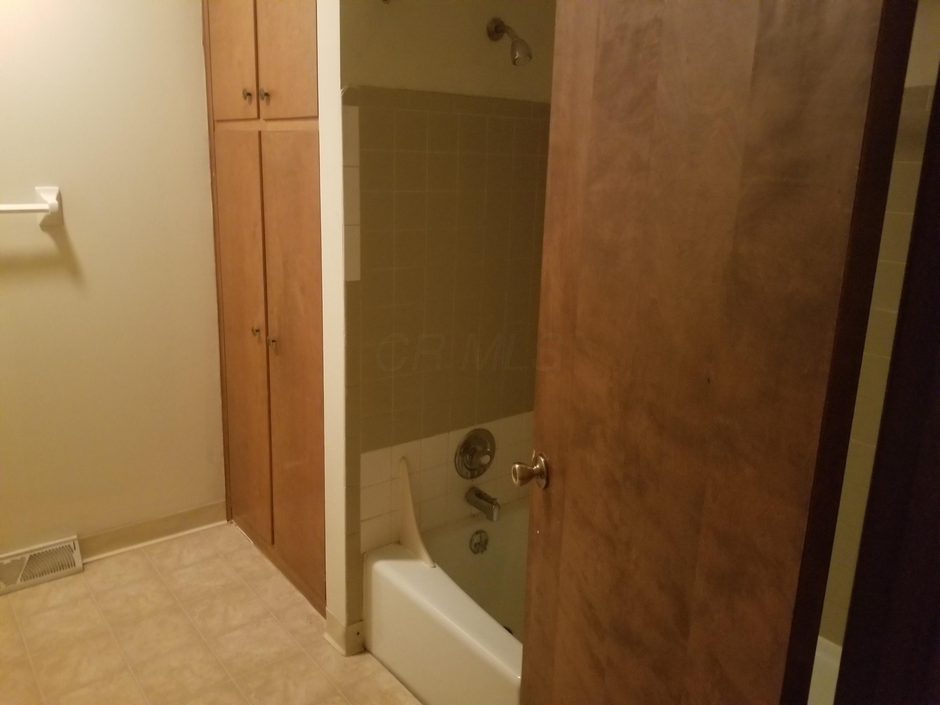 5208 Karl Road Columbus, OH 43229 - Photo 4 of 12 Gallery Image 4