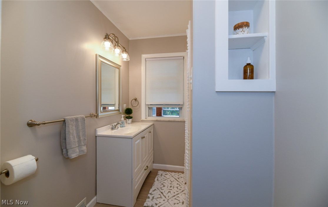 3500 Northcliffe Road Cleveland, OH 44118 - Photo 11 of 29 Main bath