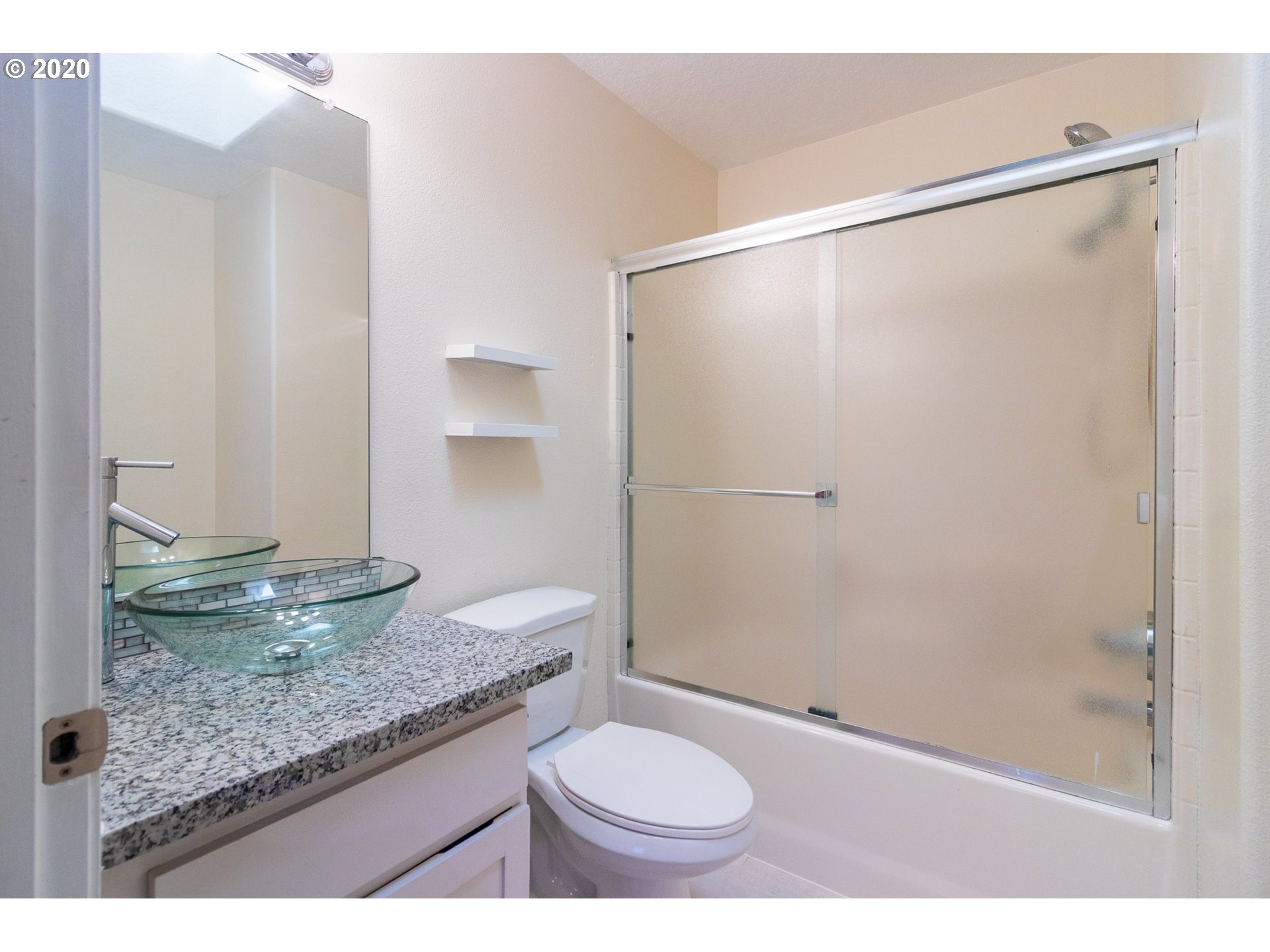 428 Northeast Roth Street Portland, OR 97211 - Photo 12 of 27 Gallery Image 12