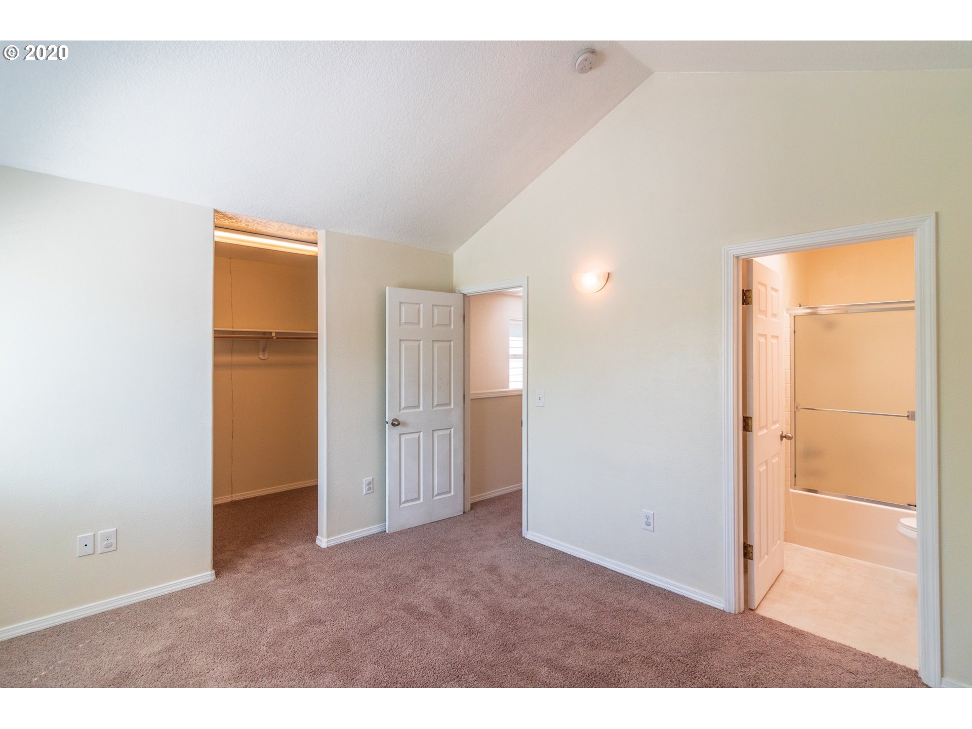 428 Northeast Roth Street Portland, OR 97211 - Photo 14 of 27 Gallery Image 14