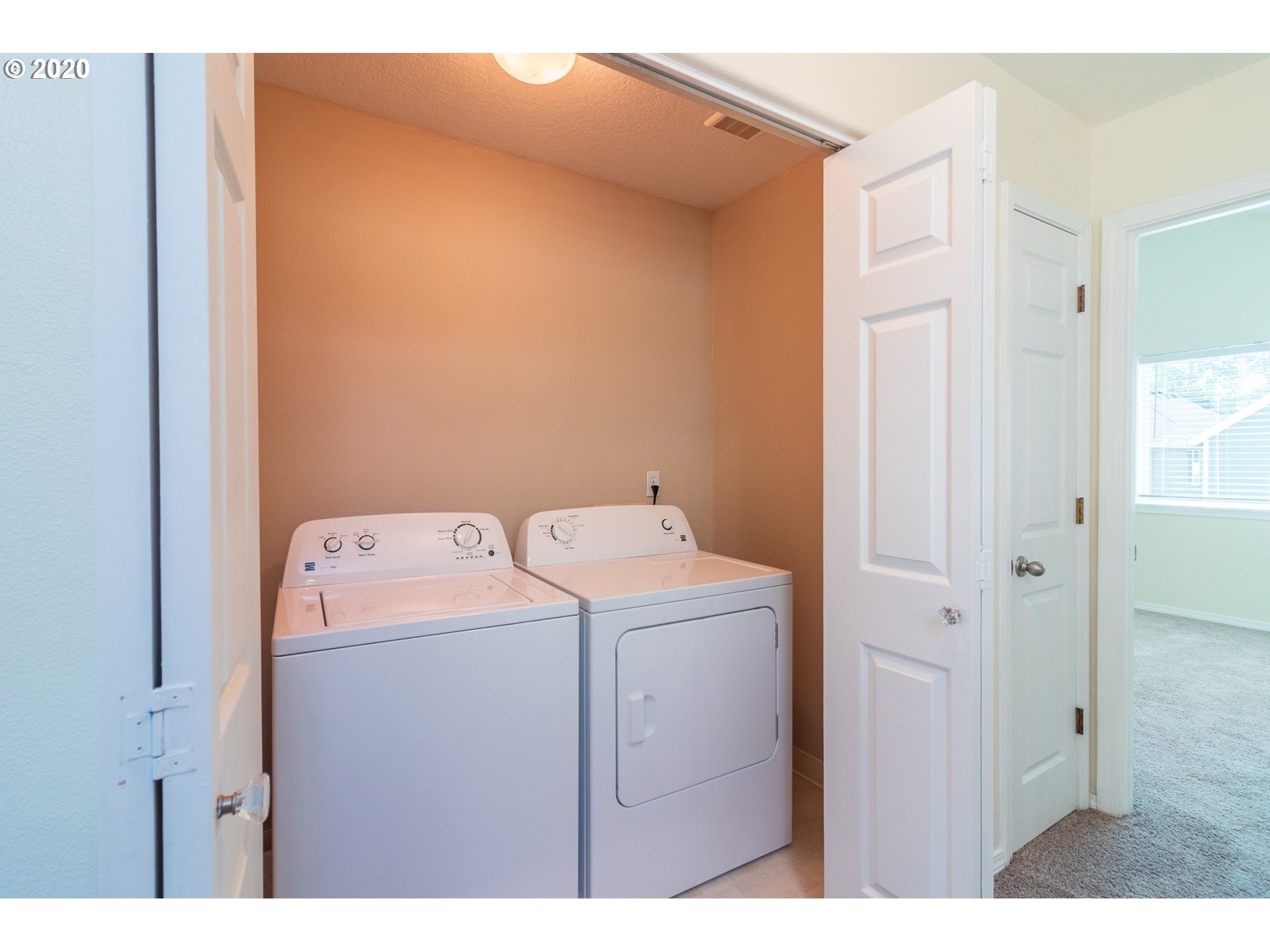 428 Northeast Roth Street Portland, OR 97211 - Photo 16 of 27 Gallery Image 16
