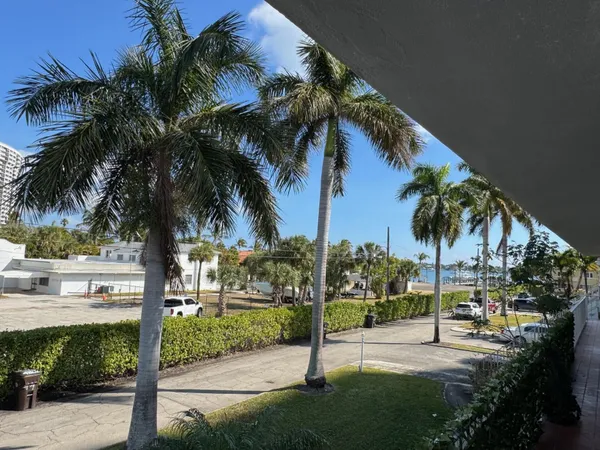 $1,975 | 4800 North Flagler Drive, Unit 3, West Palm Beach, FL 33407
