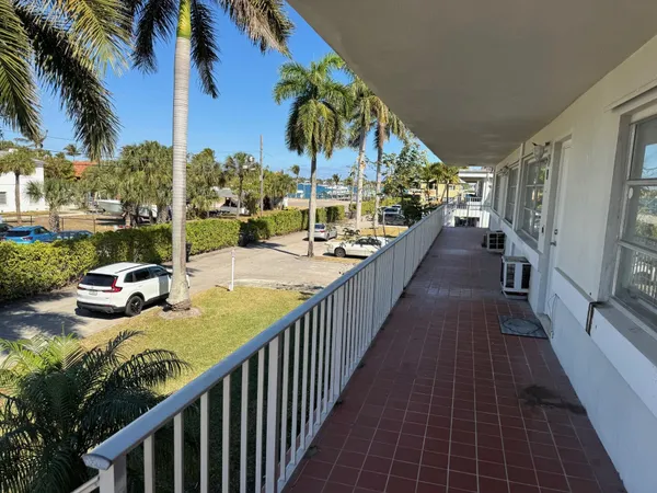 $1,975 | 4800 North Flagler Drive, Unit 3, West Palm Beach, FL 33407