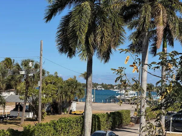 $1,975 | 4800 North Flagler Drive, Unit 3, West Palm Beach, FL 33407