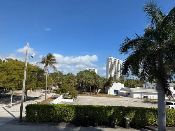 $1,975 | 4800 North Flagler Drive, Unit 3, West Palm Beach, FL 33407