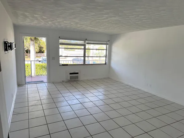 $1,975 | 4800 North Flagler Drive, Unit 3, West Palm Beach, FL 33407