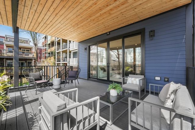 $1,690,000 | 407 East 7th Street, Unit 1, Boston, MA 02127
