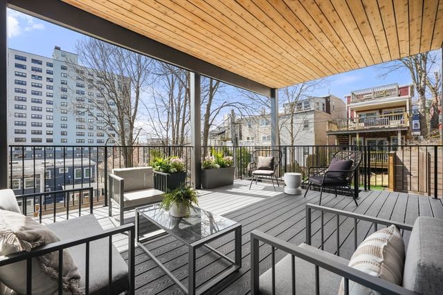 $1,690,000 | 407 East 7th Street, Unit 1, Boston, MA 02127