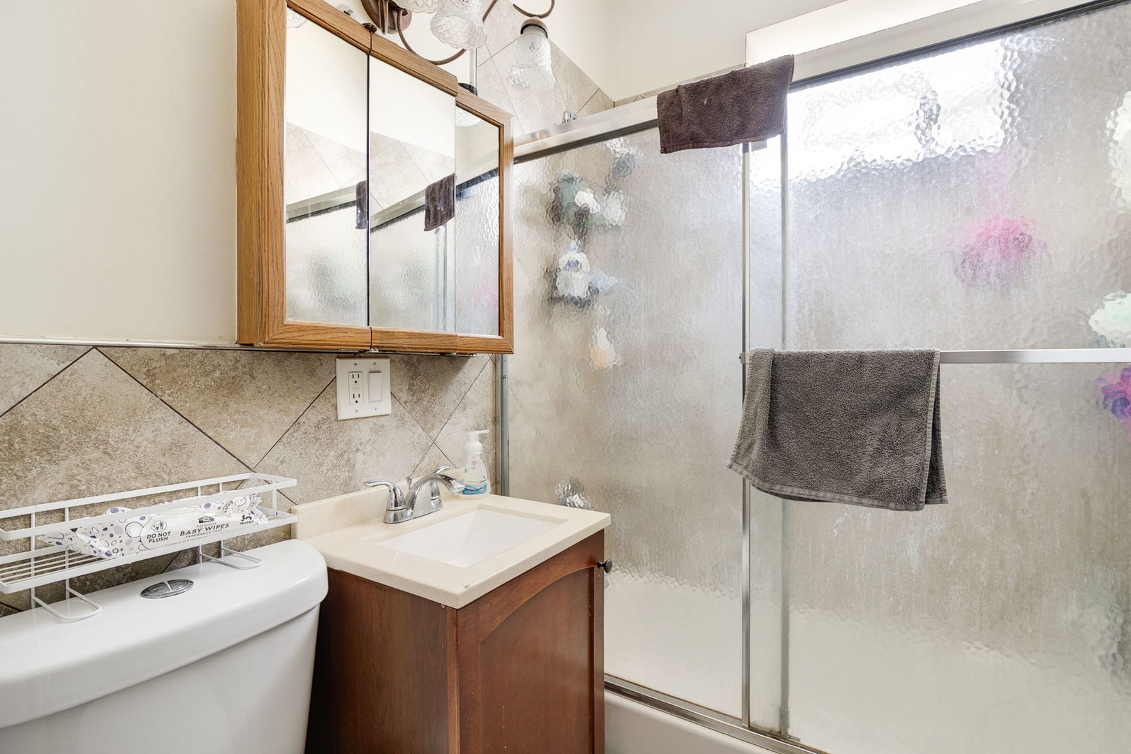 3128 West 41st Street Chicago, IL 60632 - Photo 8 of 36 a utility room with a sink dryer and washer