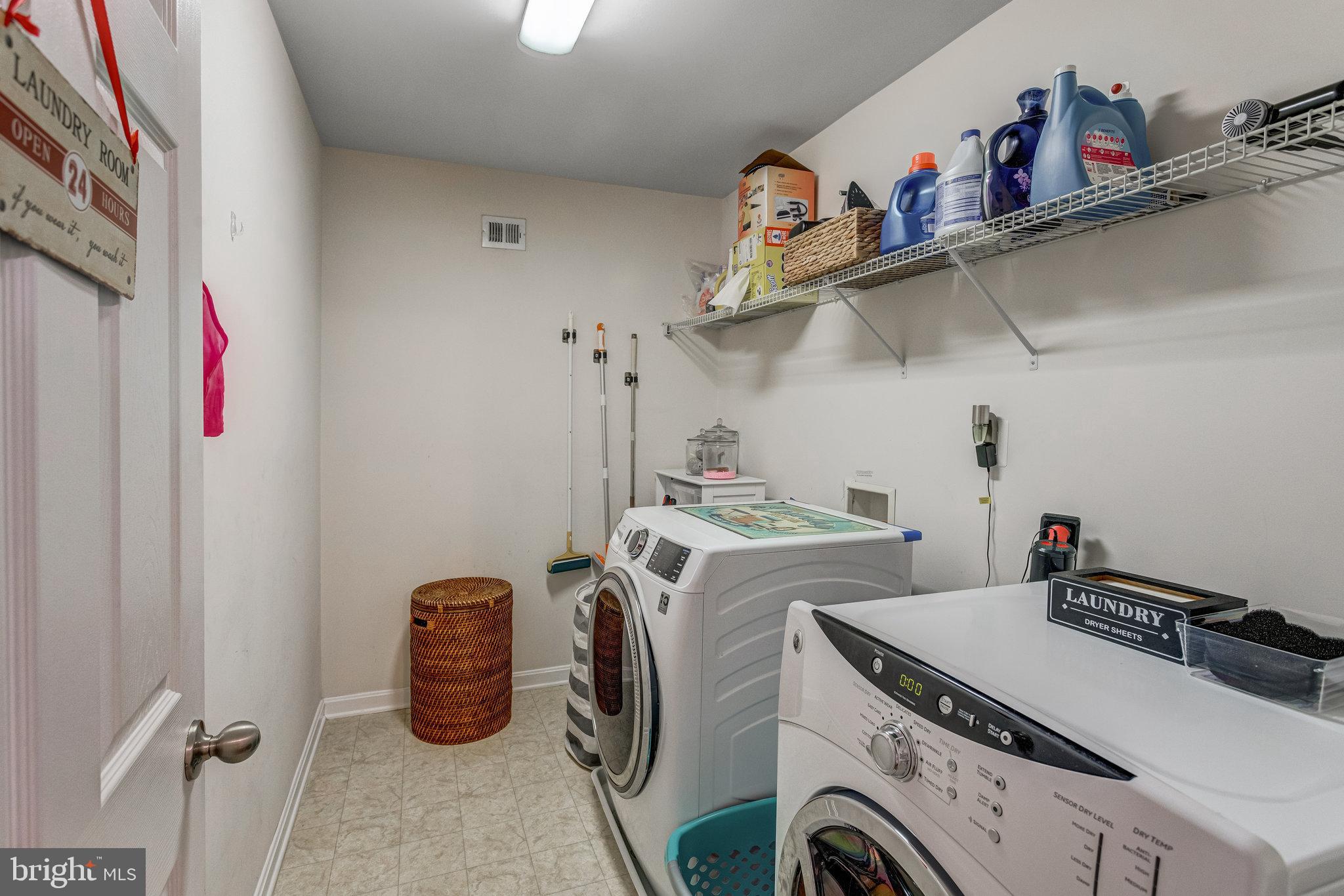 4287 Meyers Road Triangle, VA 22172 - Photo 24 of 51 a utility room with dryer and washer