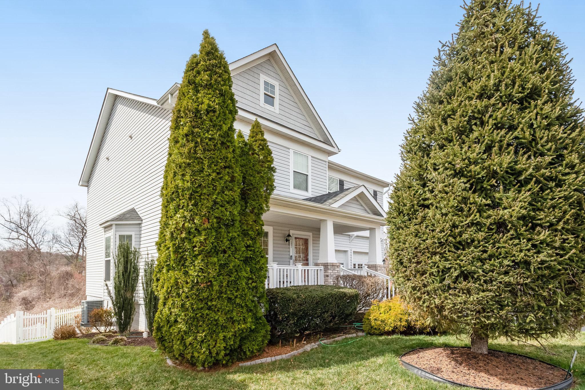 4287 Meyers Road Triangle, VA 22172 - Photo 3 of 51 front view of a house with a yard