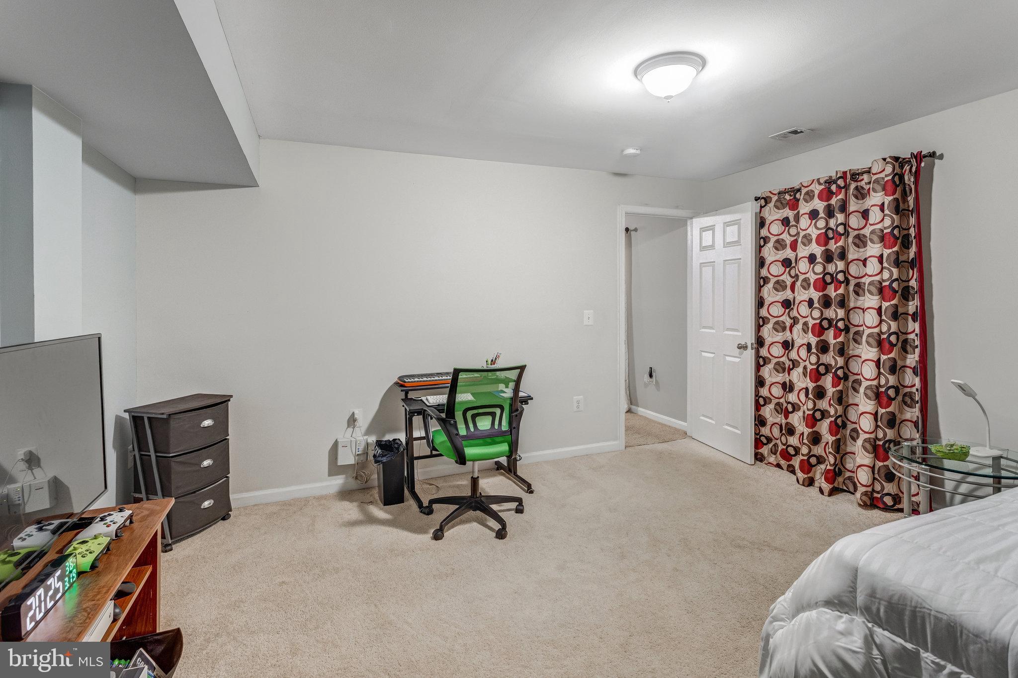 4287 Meyers Road Triangle, VA 22172 - Photo 37 of 51 a view of a livingroom with workspace and a couch
