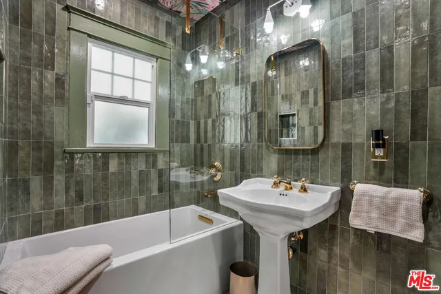 $1,550,000 | 3580 Gundry Avenue, Long Beach, CA 90807