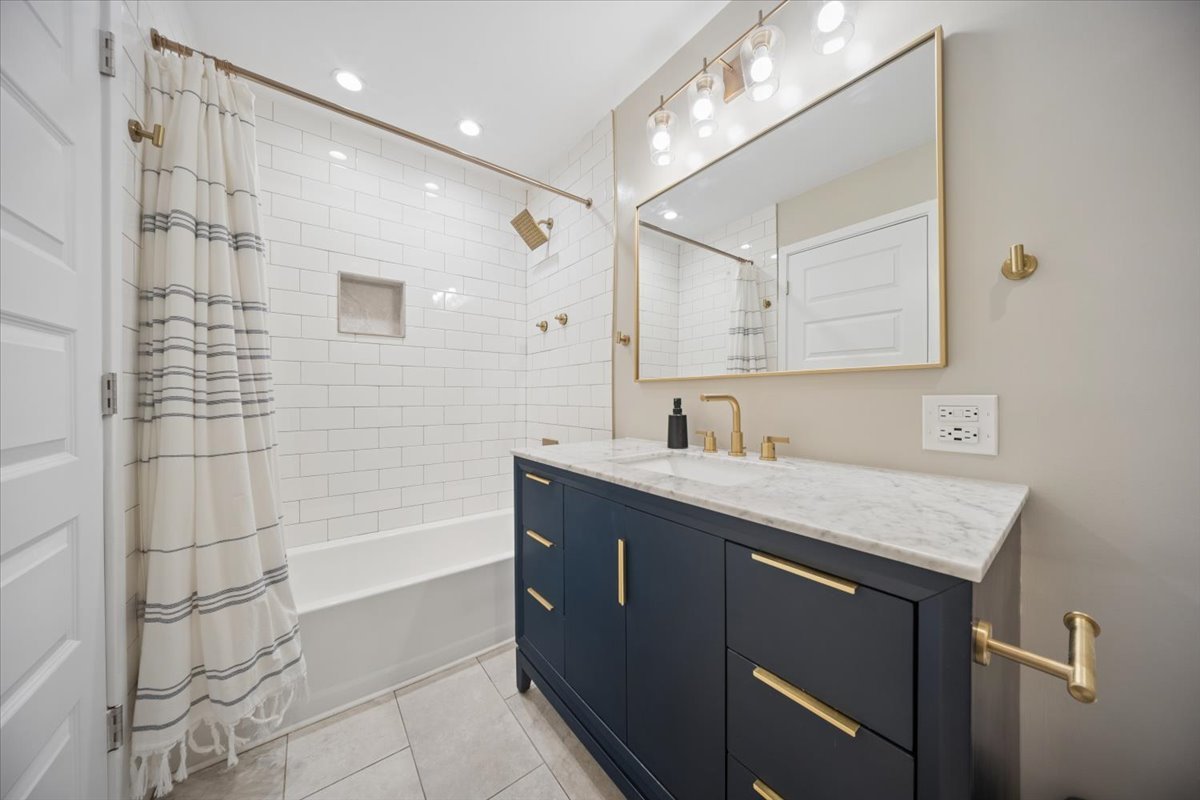 703 Westmere Road Des Plaines, IL 60016 - Photo 19 of 35