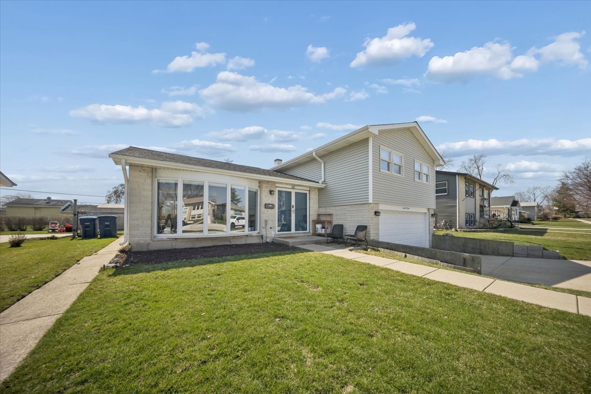 703 Westmere Road Des Plaines, IL 60016 - Photo 2 of 35