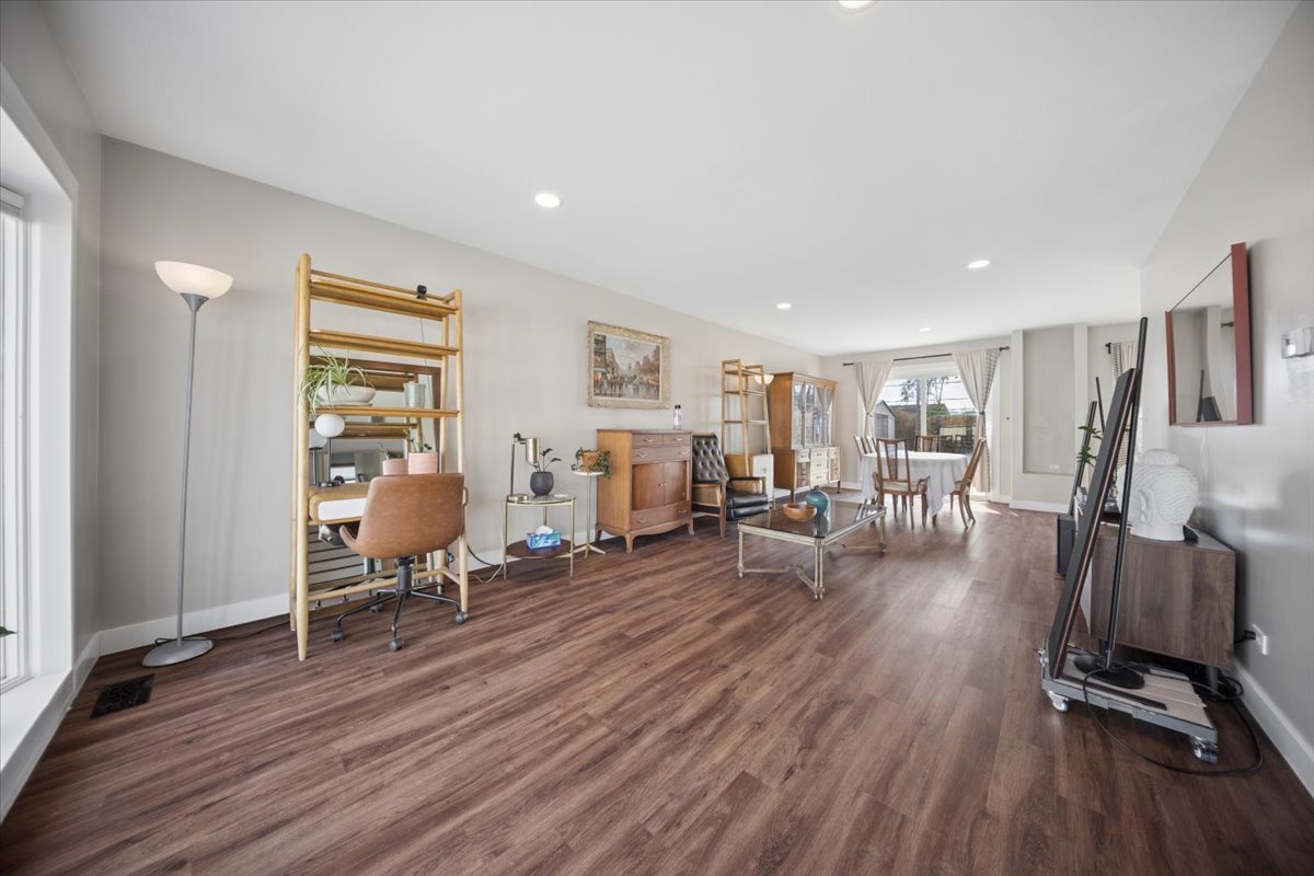 703 Westmere Road Des Plaines, IL 60016 - Photo 4 of 35