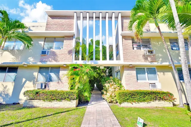 $1,800 | 4730 Pine Tree Drive, Unit 14, Miami Beach, FL 33140