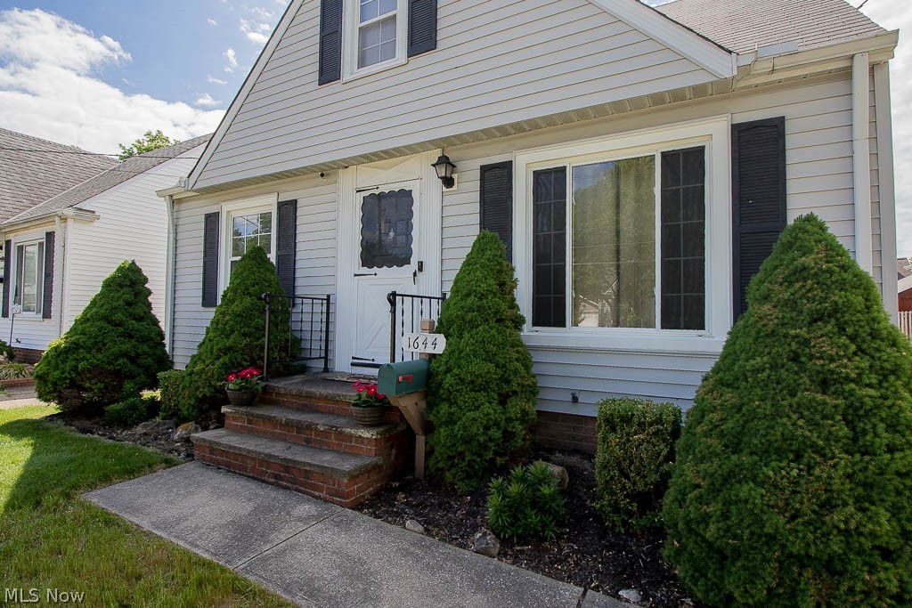 1644 Douglas Road Wickliffe, OH 44092 - Photo 2 of 18 Gallery Image 2