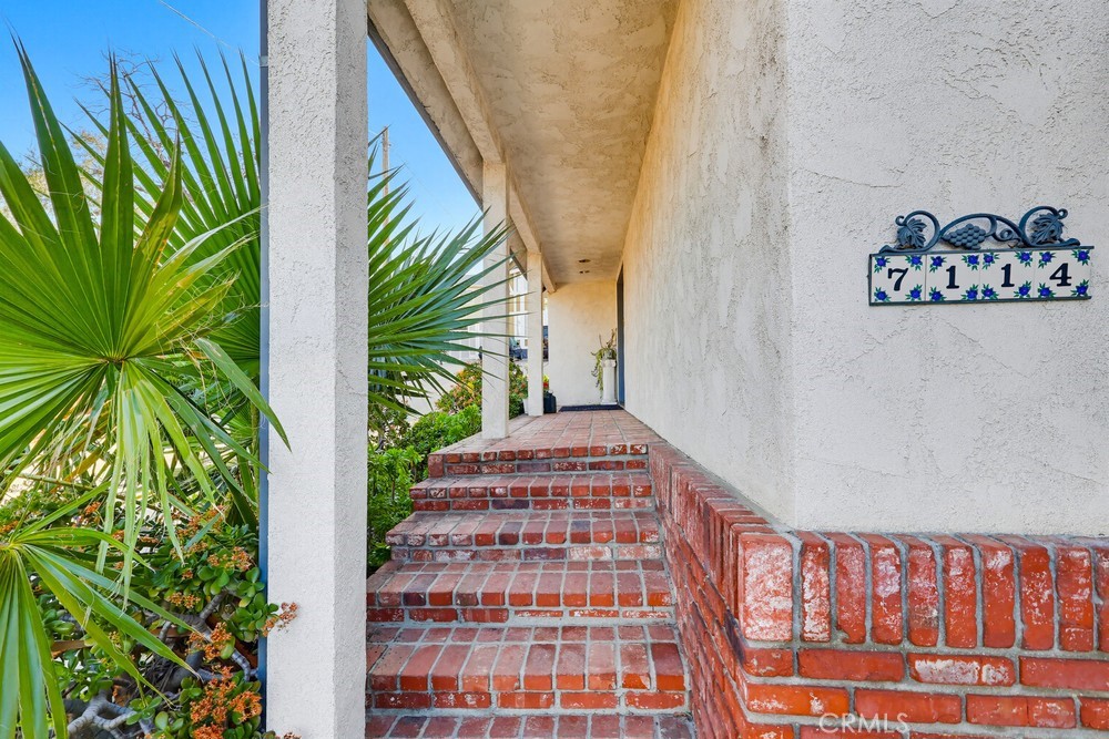 7114 Terrapin Way Tujunga, CA 91042 - Photo 17 of 68 Front entry