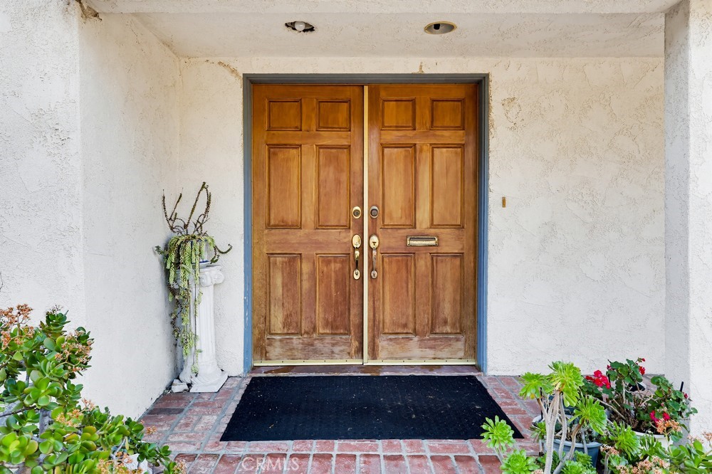 7114 Terrapin Way Tujunga, CA 91042 - Photo 3 of 68 Double door entry