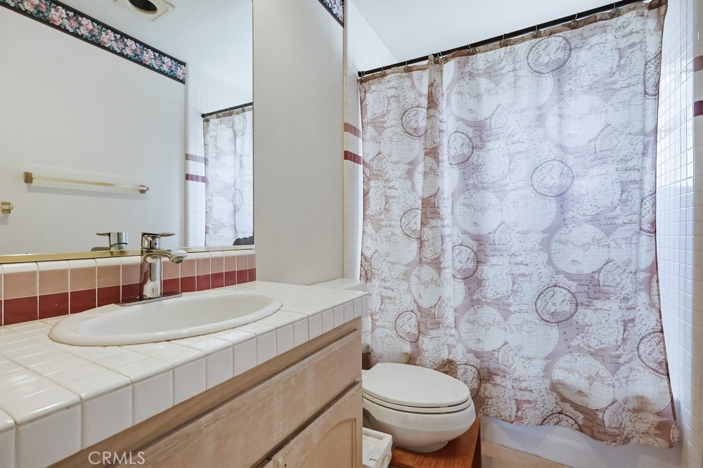 7114 Terrapin Way Tujunga, CA 91042 - Photo 41 of 68 2nd bathroom upstairs