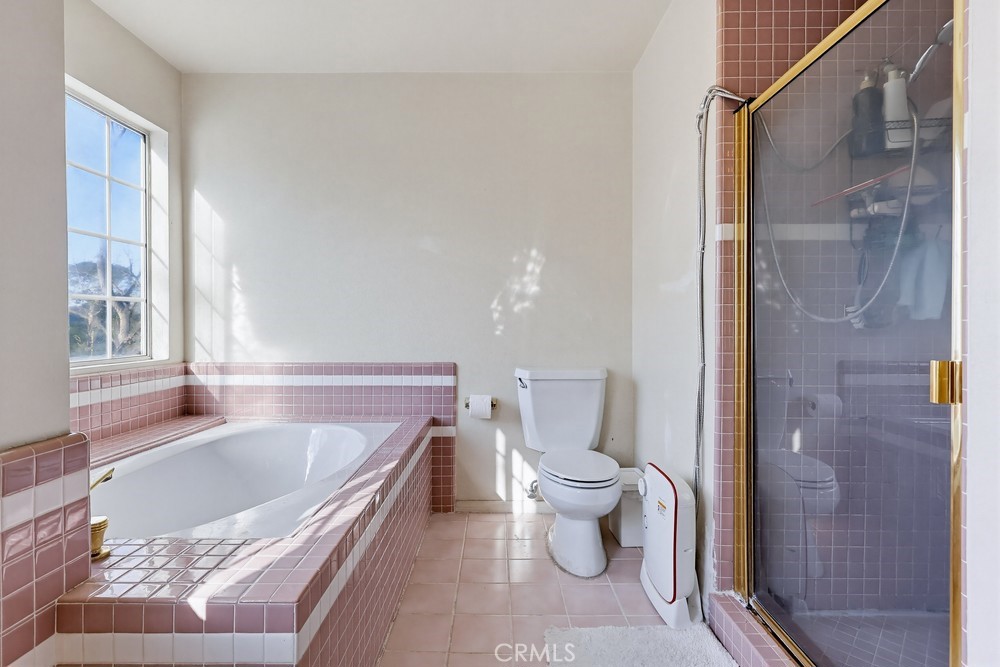 7114 Terrapin Way Tujunga, CA 91042 - Photo 53 of 68 Master Bath Tub and separate shower