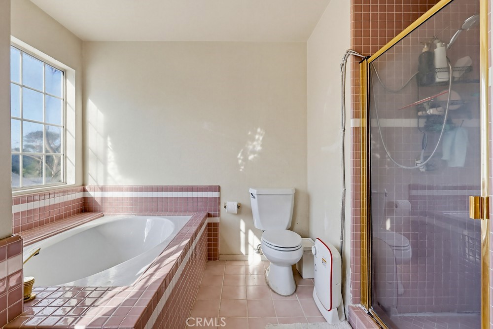 7114 Terrapin Way Tujunga, CA 91042 - Photo 57 of 68 Master bath Oval tub