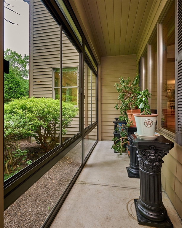 1 Ashley Circle Easthampton, MA 01027 - Photo 3 of 42