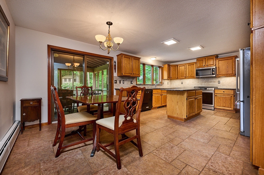 1 Ashley Circle Easthampton, MA 01027 - Photo 9 of 42