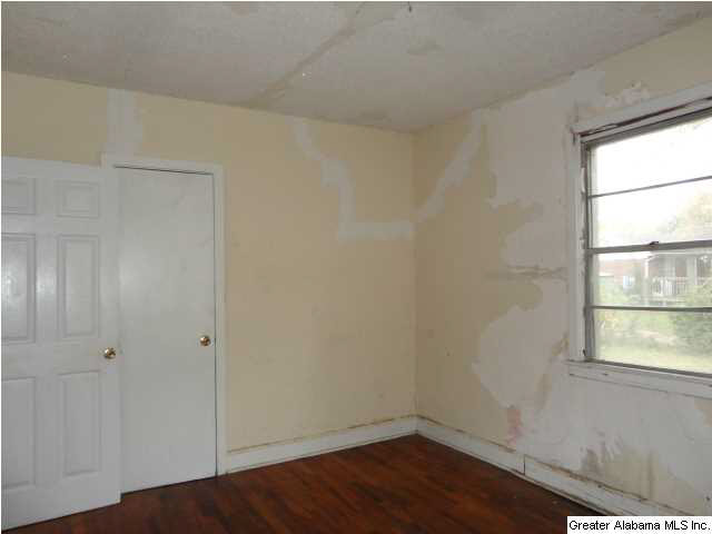 217 22nd Street Southwest Birmingham, AL 35211 - Photo 6 of 8