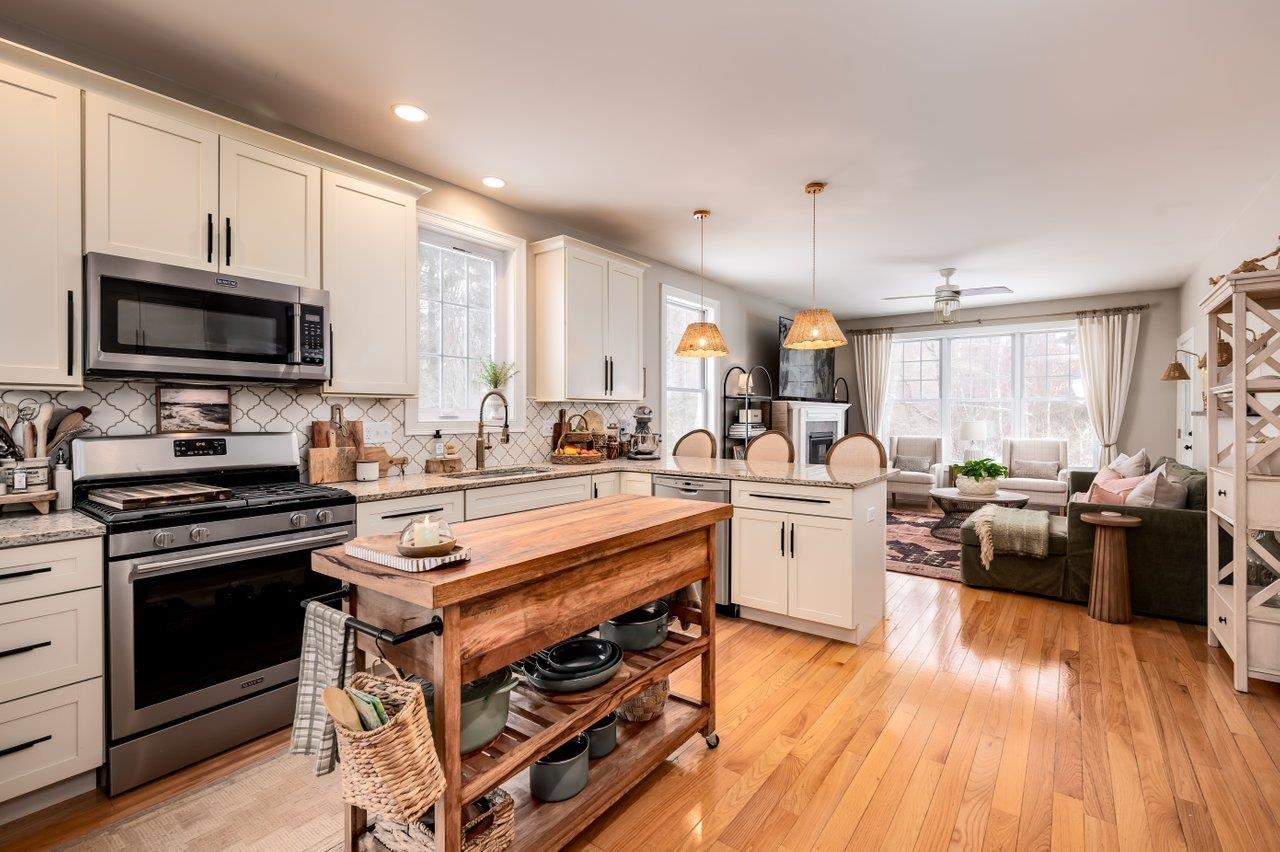 8 Cider Mill Lane Stratham, NH 03885 - Photo 3 of 50