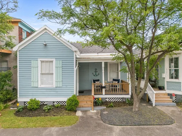 $293,999 | 2119 Bernardo De Galvez Avenue, Galveston, TX 77550