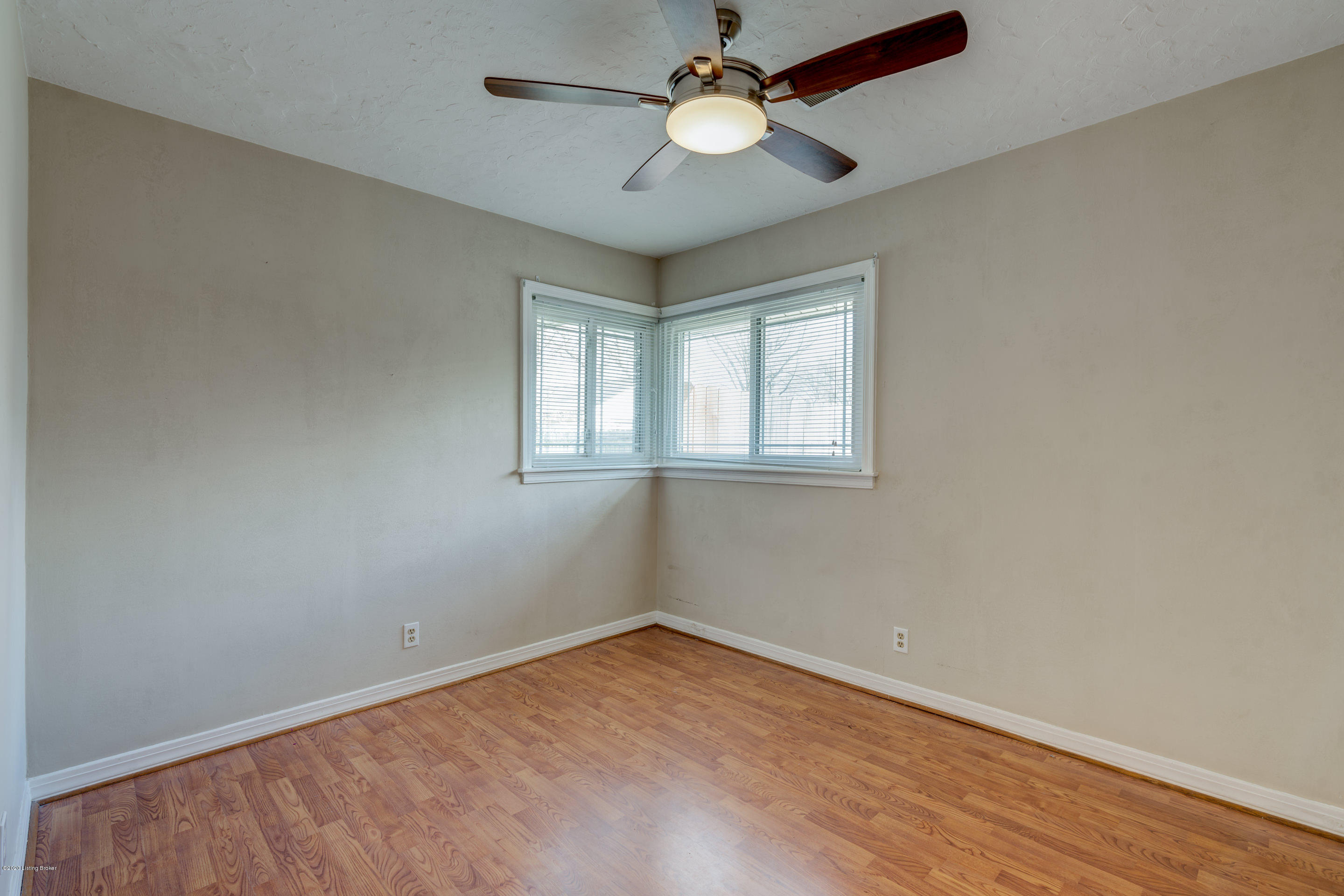 215 Hemingway Road Louisville, KY 40207 - Photo 32 of 46 Elmore_215Hemmingway-38