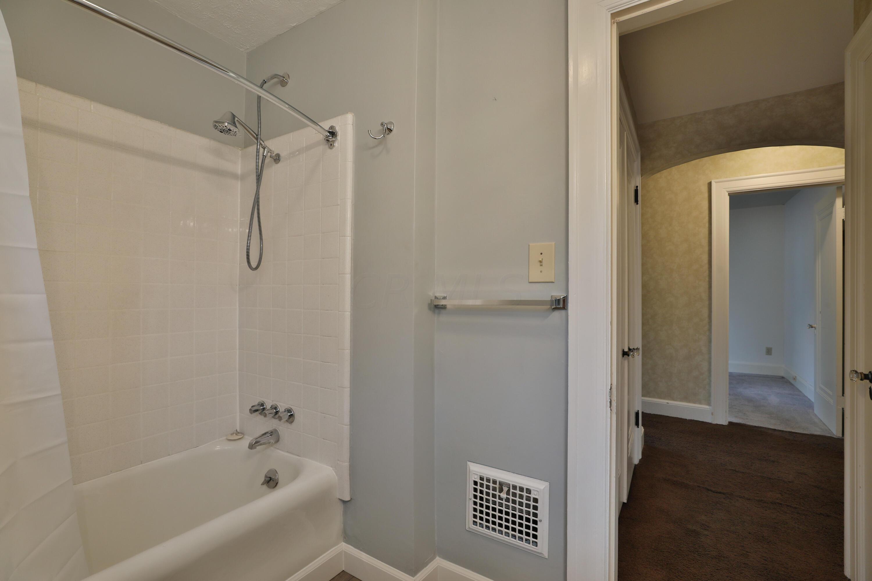 92 North Ardmore Road Bexley, OH 43209 - Photo 29 of 54 2nd floor Full Ba
