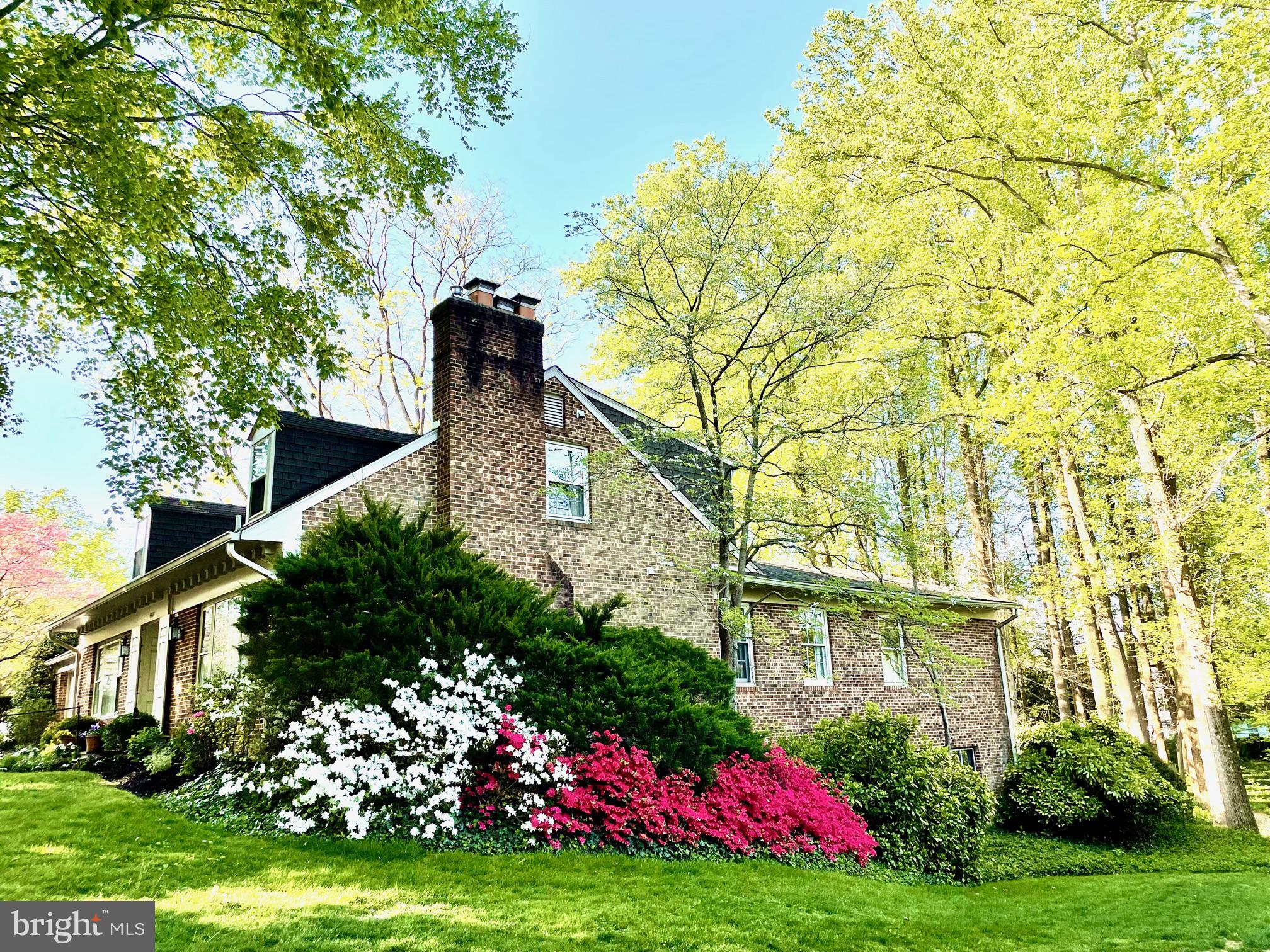 4400 Tournay Road Bethesda, MD 20816 - Photo 3 of 51 Glorious side yard abutting community green space