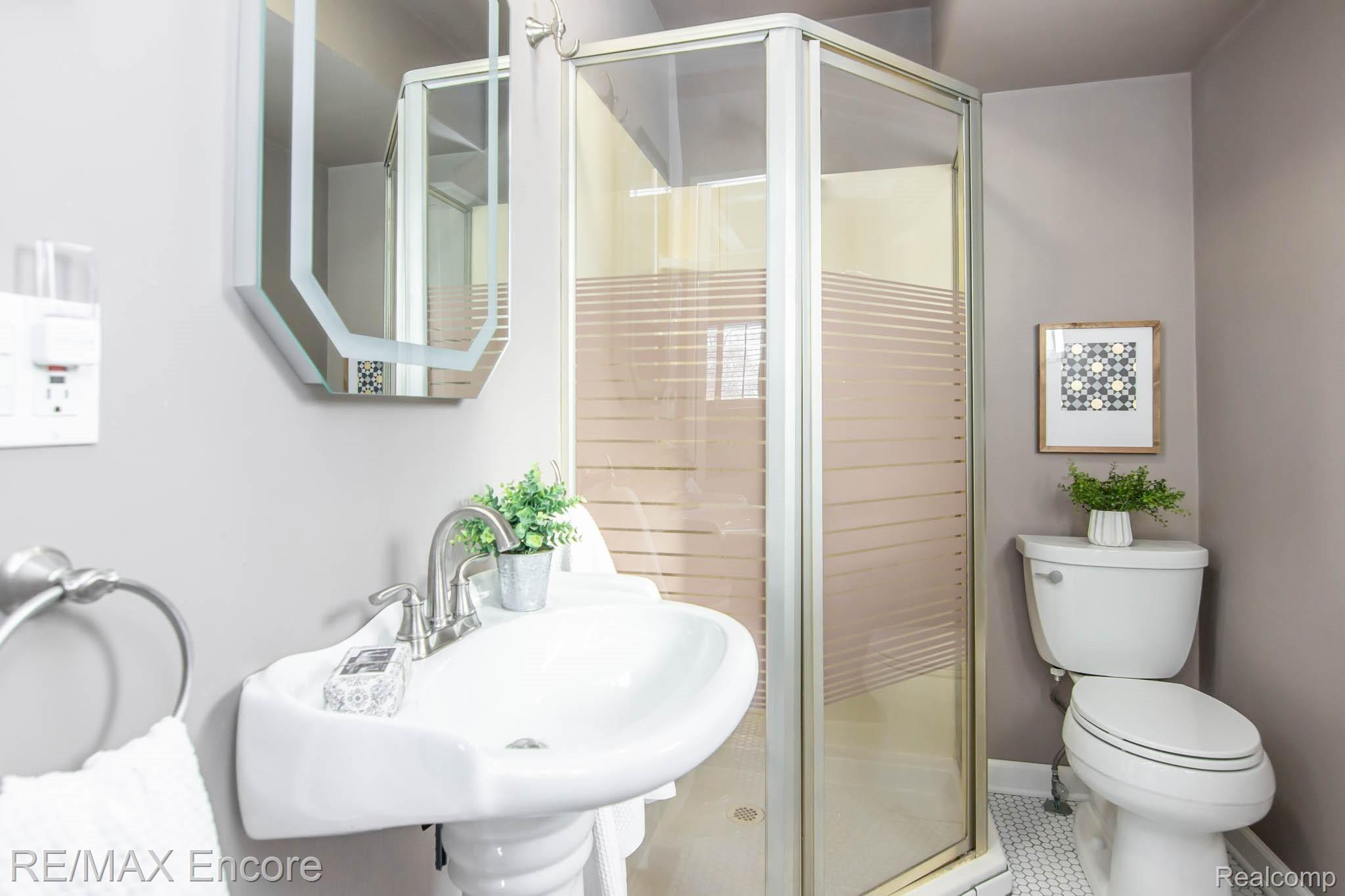 9422 Green Road Goodrich, MI 48438 - Photo 21 of 44 Master Full Bath