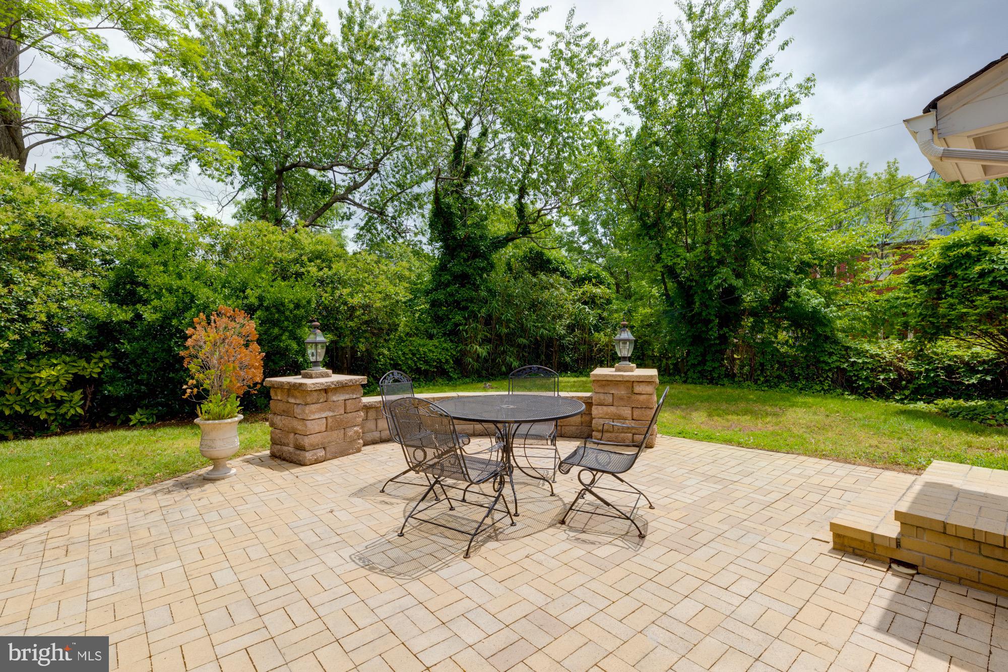 1947 South Arlington Ridge Road Arlington, VA 22202 - Photo 19 of 27