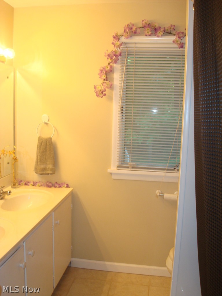 5731 Nolley Road Akron, OH 44319 - Photo 13 of 20 One of three full bathrooms