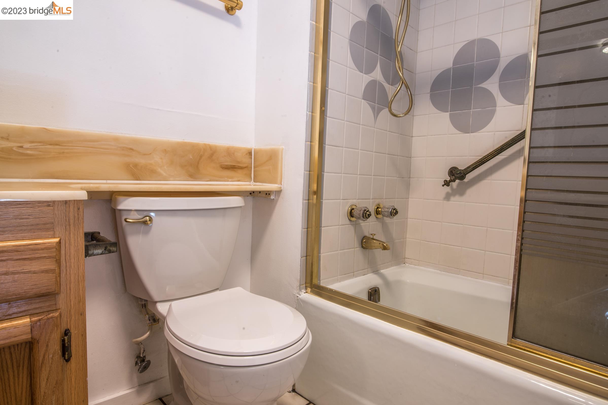 2205 Curtis Street Berkeley, CA 94702 - Photo 19 of 38 a bathroom with a bathtub and a toilet